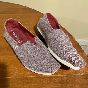 Tom’s shoes - Size 9